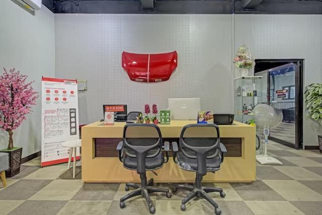 OYO 3198 Sukomanunggal Inn Surabaya Bagian luar foto