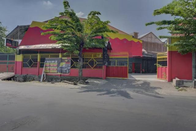OYO 3198 Sukomanunggal Inn Surabaya Bagian luar foto