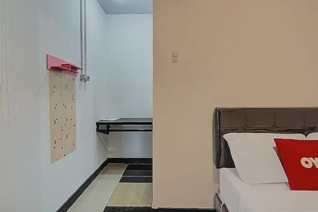 OYO 3198 Sukomanunggal Inn Surabaya Bagian luar foto
