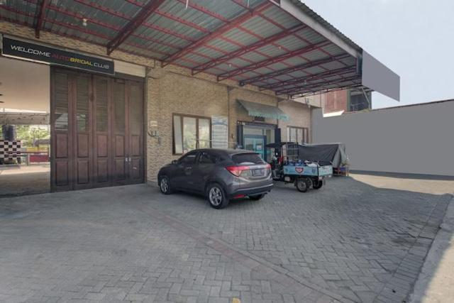 OYO 3198 Sukomanunggal Inn Surabaya Bagian luar foto